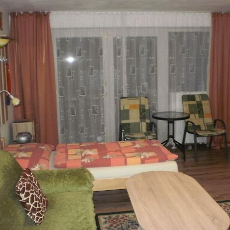 Privat Buk 100 Apartment Jindrichuv Hradec Bagian luar foto