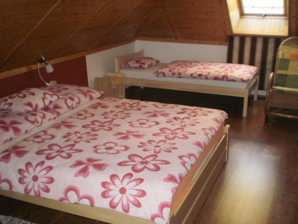 Privat Buk 100 Apartment Jindrichuv Hradec Ruang foto