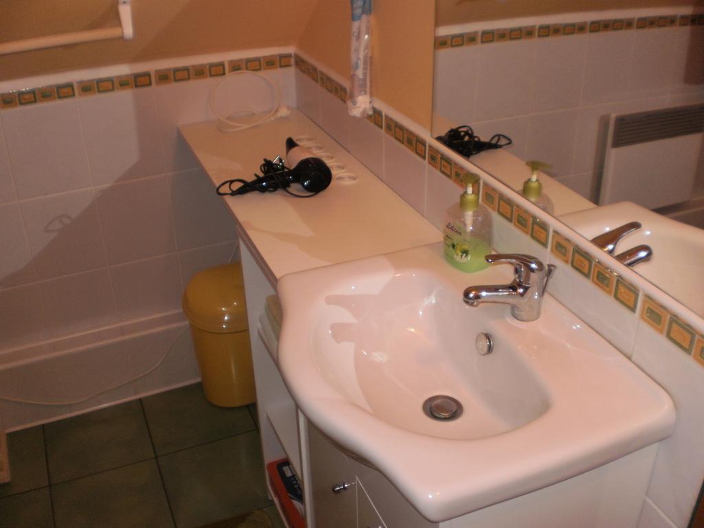 Privat Buk 100 Apartment Jindrichuv Hradec Bagian luar foto