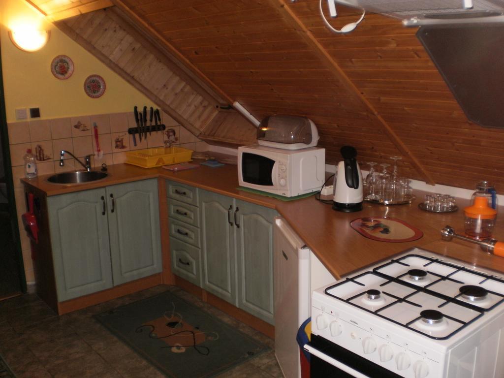 Privat Buk 100 Apartment Jindrichuv Hradec Bagian luar foto