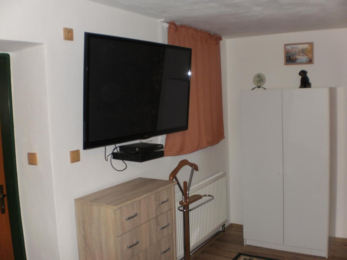Privat Buk 100 Apartment Jindrichuv Hradec Bagian luar foto