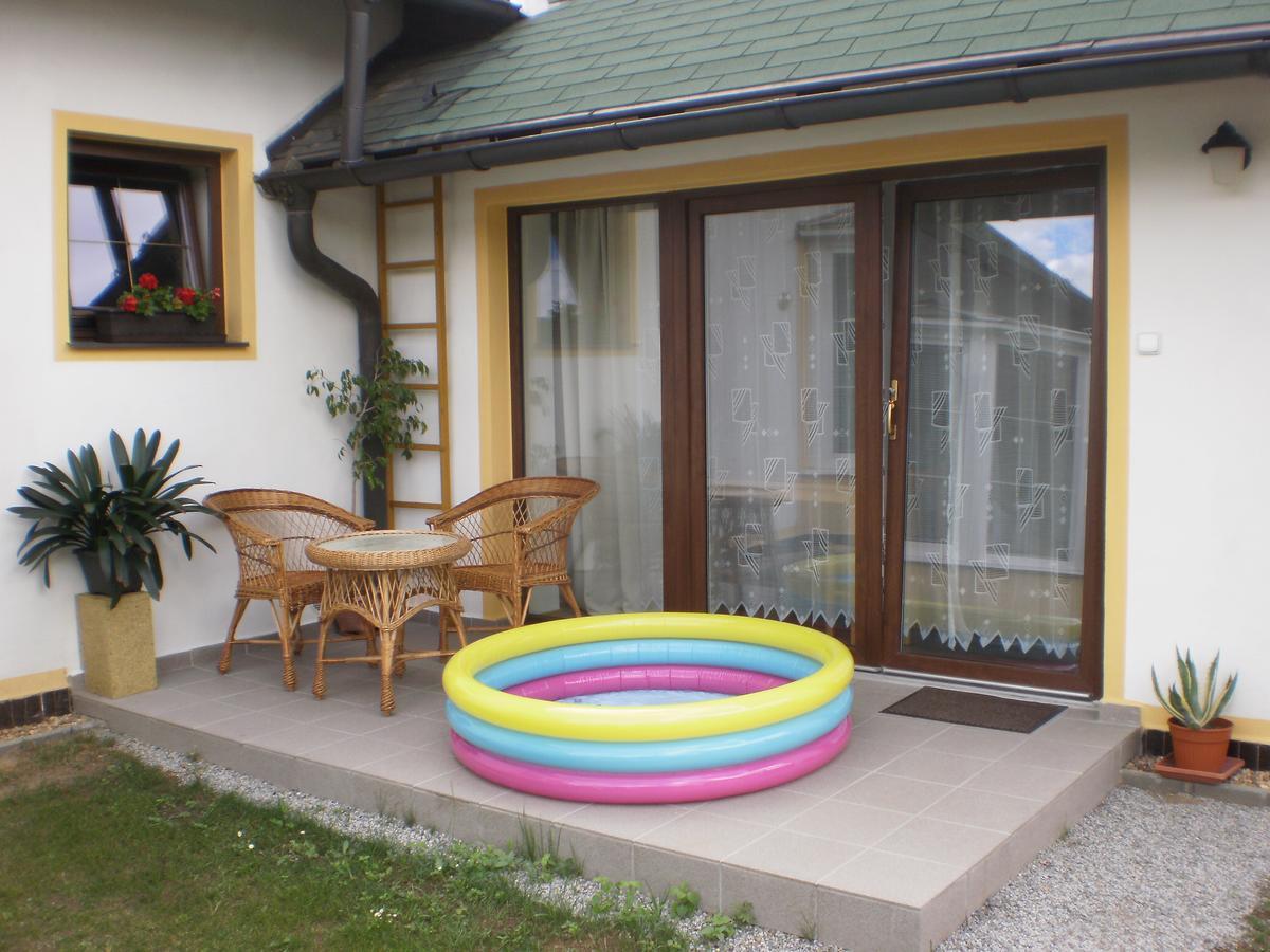 Privat Buk 100 Apartment Jindrichuv Hradec Bagian luar foto