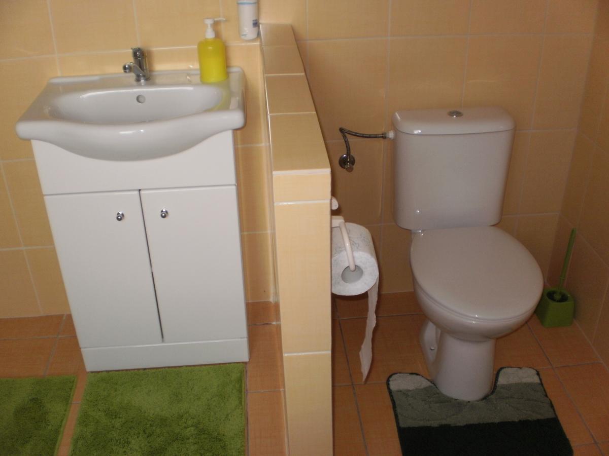 Privat Buk 100 Apartment Jindrichuv Hradec Bagian luar foto