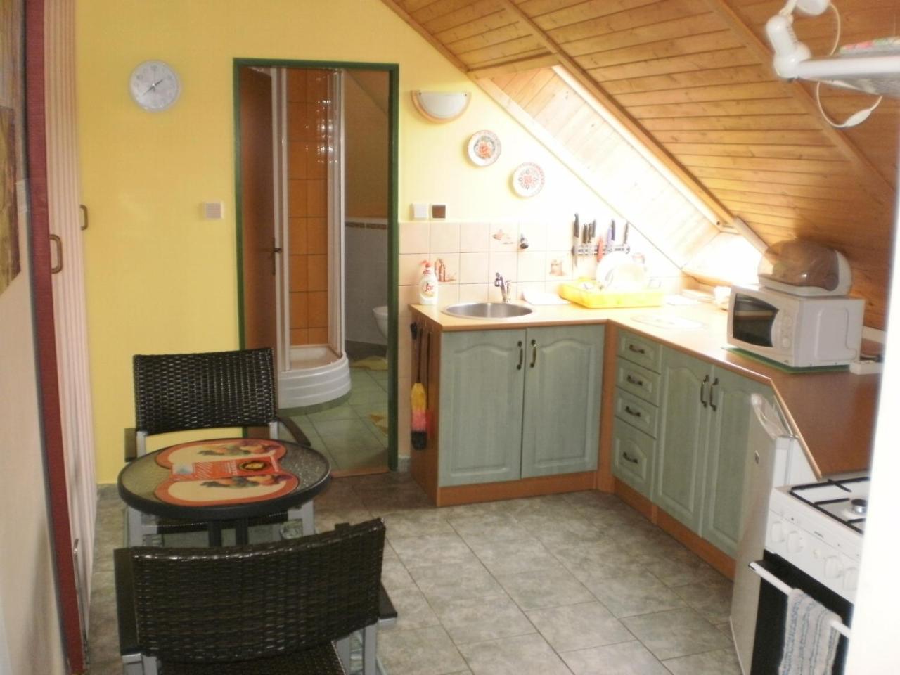 Privat Buk 100 Apartment Jindrichuv Hradec Bagian luar foto