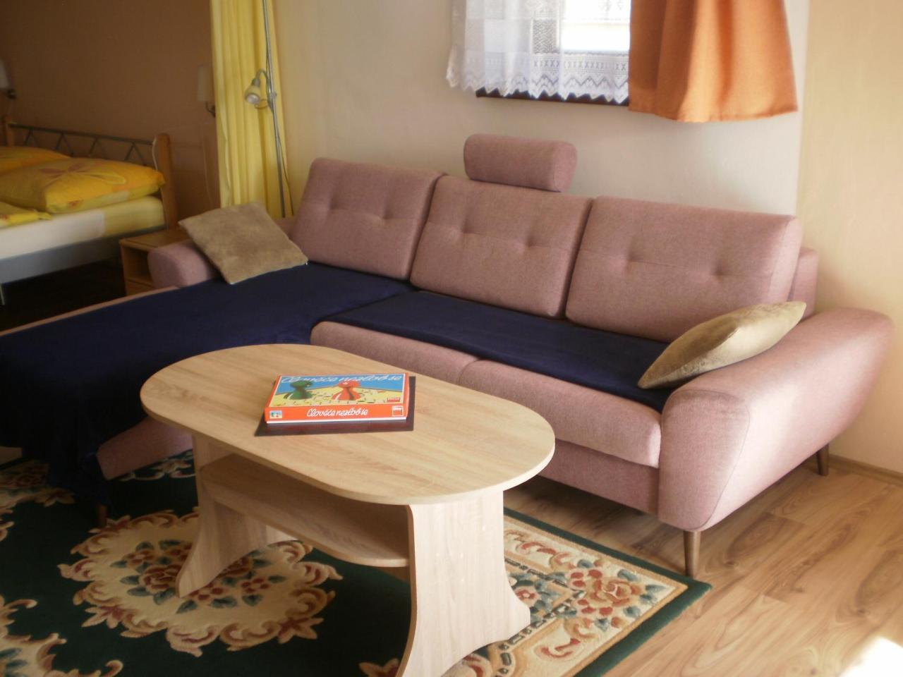 Privat Buk 100 Apartment Jindrichuv Hradec Bagian luar foto