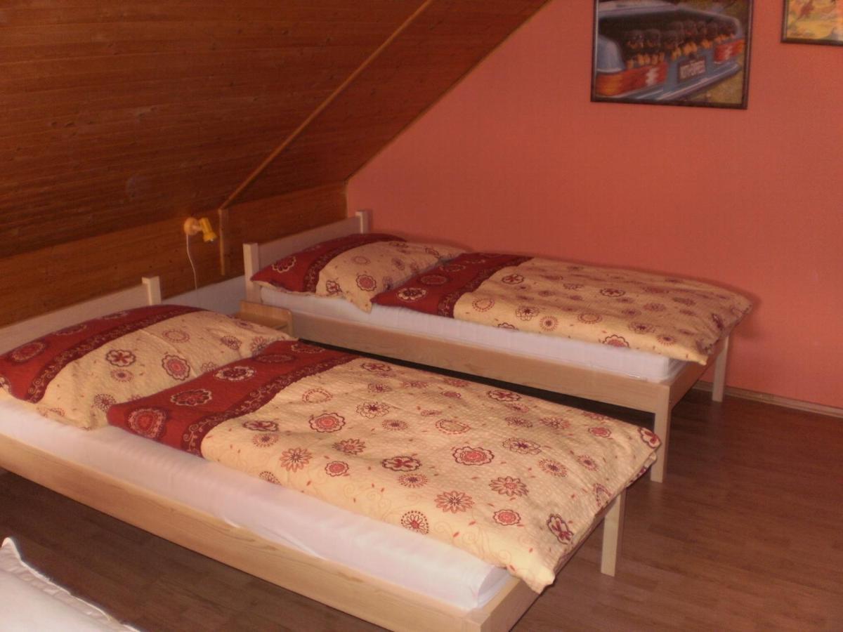 Privat Buk 100 Apartment Jindrichuv Hradec Bagian luar foto