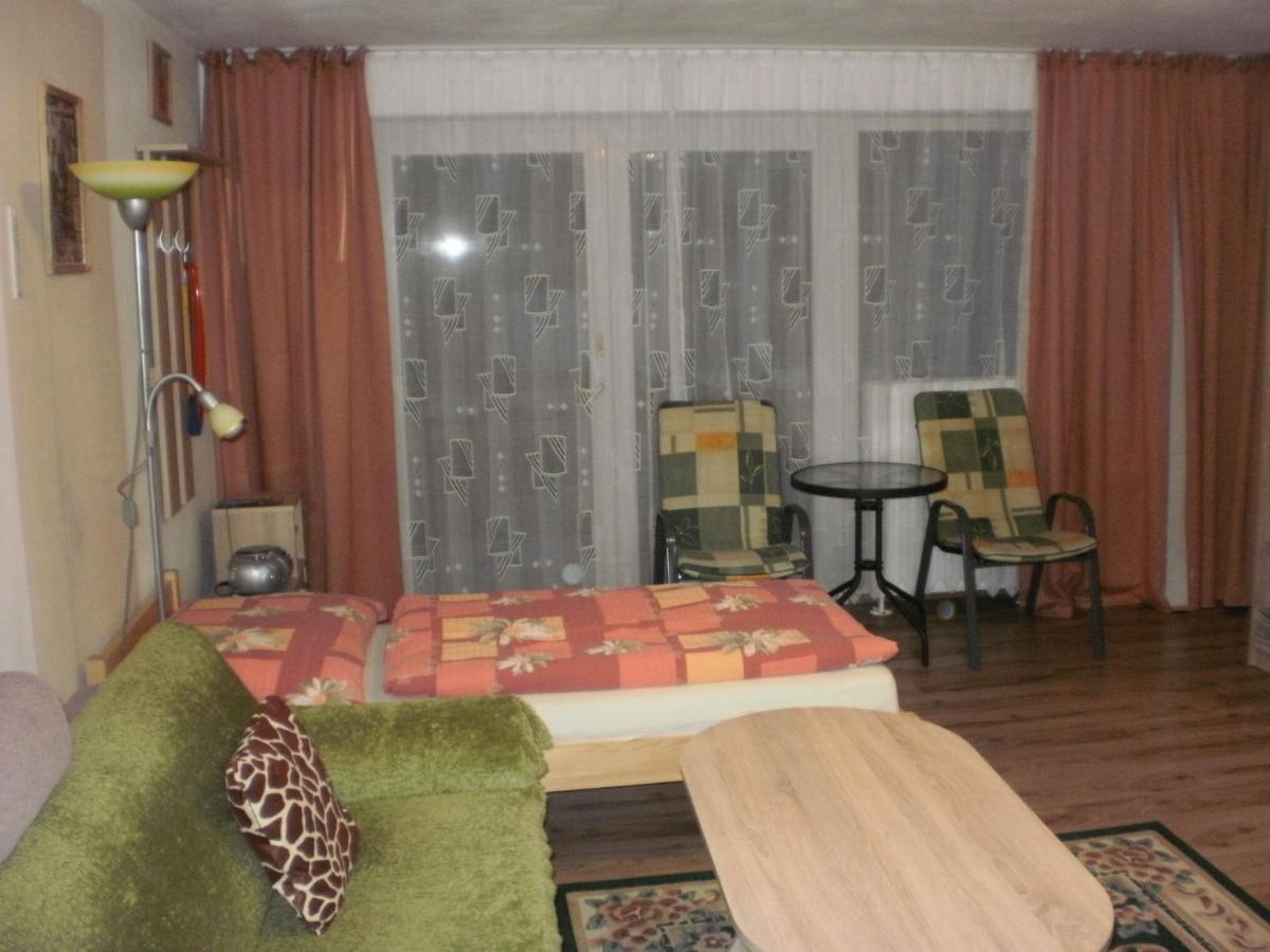 Privat Buk 100 Apartment Jindrichuv Hradec Bagian luar foto