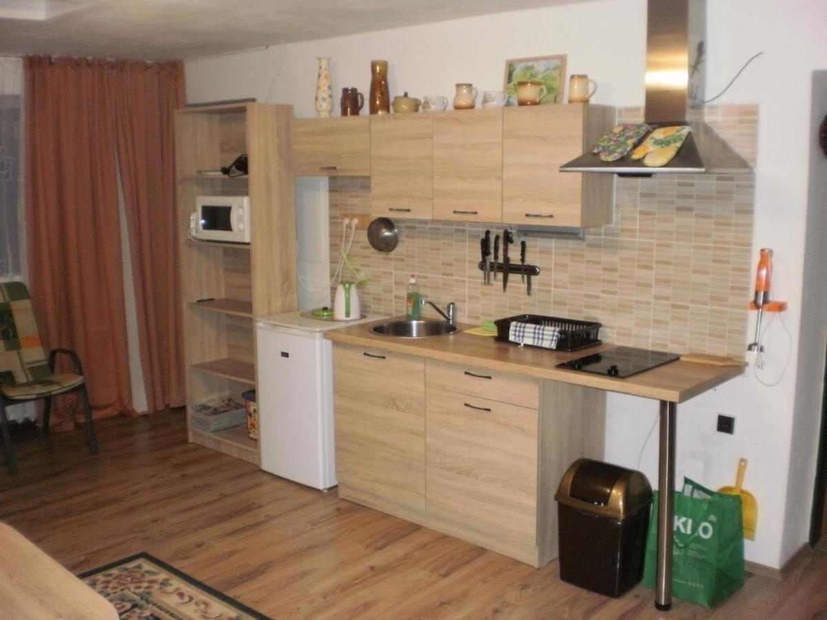 Privat Buk 100 Apartment Jindrichuv Hradec Bagian luar foto